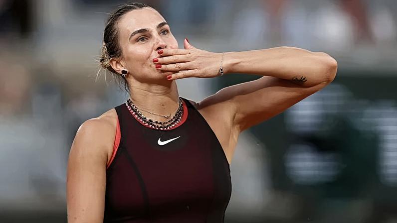 Aryna Sabalenka vence e avança em Roland Garros