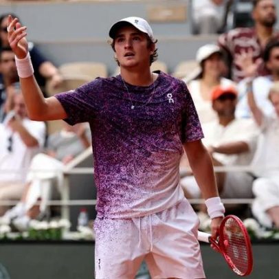 João Fonseca vence Djokovic e avança em Roland Garros
