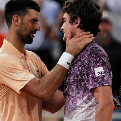 Djokovic comenta com João Fonseca após derrota em Roland Garros