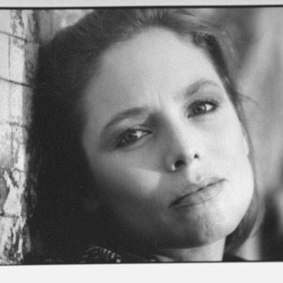 Atriz Kelly Curtis, irmã de Jamie Lee Curtis, morre aos 69 anos