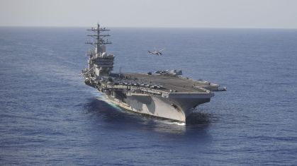 O porta-aviões USS Nimitz no Oceano Pacífico em dezembro de 2013