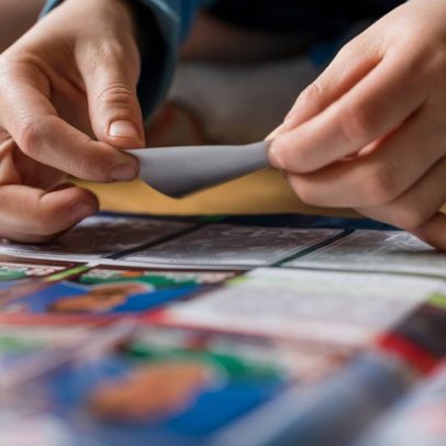 Figurinhas repetidas fortalecem laços; Copa impacta a saúde mental