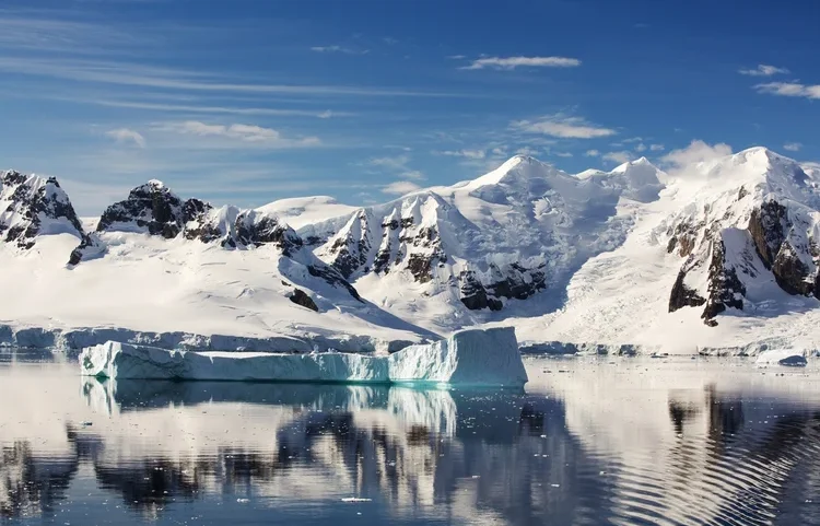 Antártida: bolhas de ar preservadas no gelo guardam pistas da atmosfera antiga da Terra (Getty Images)