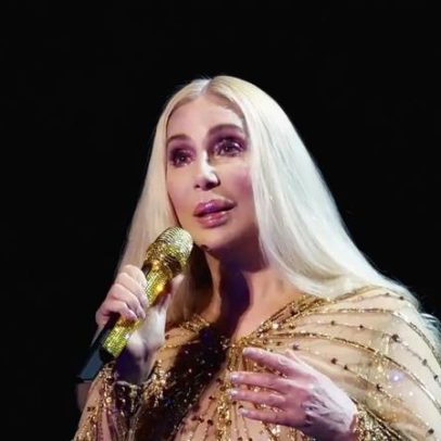 Cher completa 80 anos com disco e filme que marcam a carreira