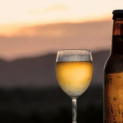 Marcas de bebidas alcoólicas perdem valor com a geração da moderação, aponta Kantar