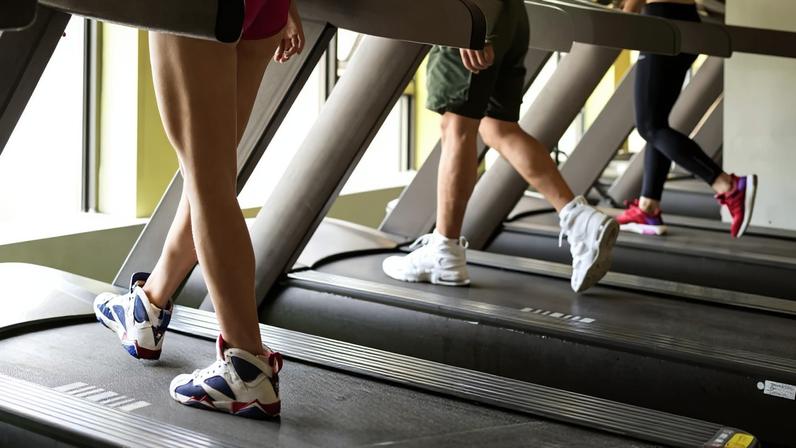 Caminhada de 30 minutos: o que a fisiologia revela sobre o exercício