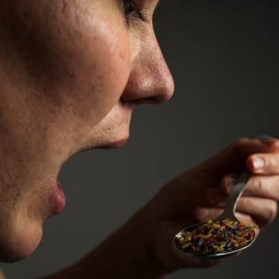Microplásticos migram de embalagens para alimentos e bebidas