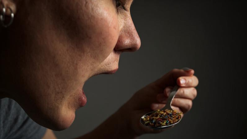 Como Microplásticos estão migrando das embalagens para alimentos e bebidas