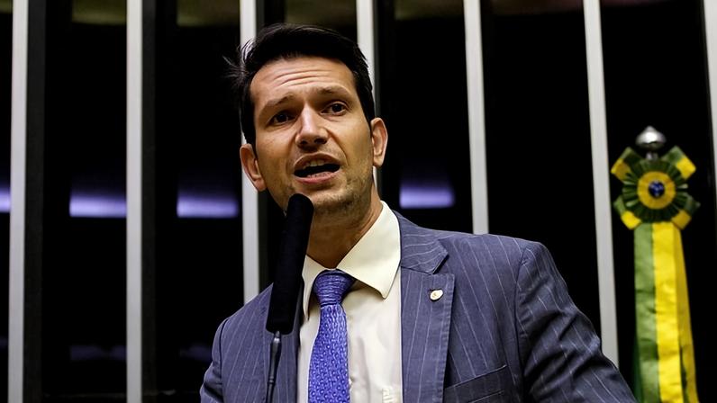 Imagem da matéria: PL apresentado na Câmara abre espaço para pagamentos, salários e negócios em cripto