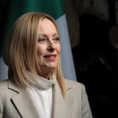 Meloni reage a foto falsa de pijama e critica conteúdo manipulado