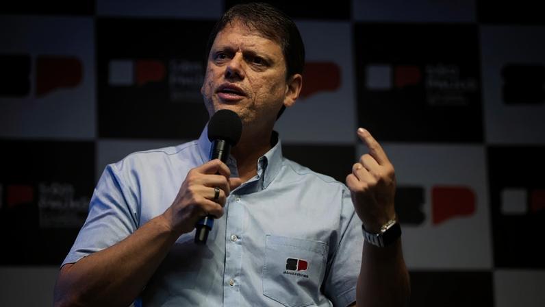 Tarcísio disse que convocou uma reunião imediata com as empresas envolvidas, no Palácio dos Bandeirantes, para discutir a resposta e acolhimento a todos os afetados pela explosão
