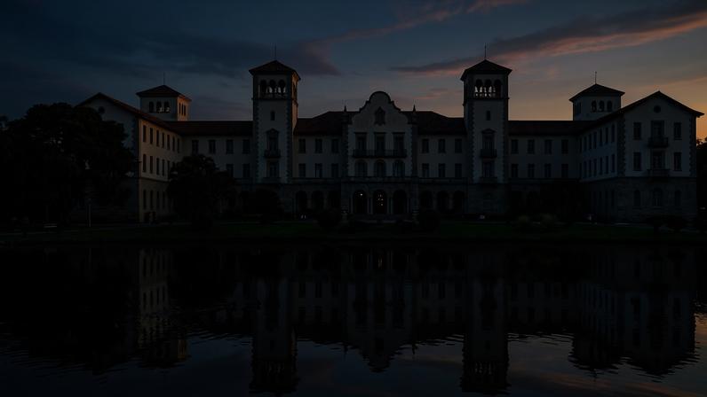 (Imagem ilustrativa)Termas históricas inauguradas na década de quarenta com arquitetura monumental e jardins preservados