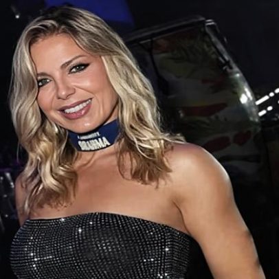 Sheila Mello leva filha ao estádio de futebol pela primeira vez