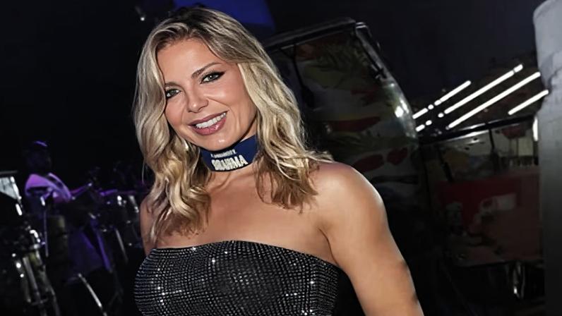 Sheila Mello leva filha ao estádio de futebol pela primeira vez