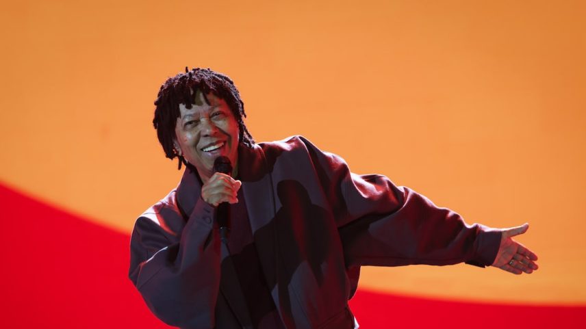 Djavan brilhou em noite de abertura da turnê 'Djavanear - 50 anos', em São Paulo