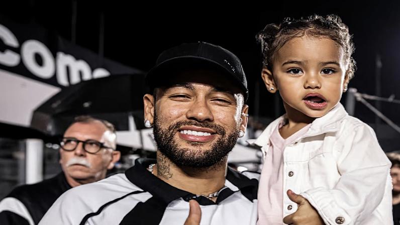 Neymar faz surpresa para Mavie e vídeo viraliza nas redes