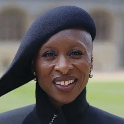 Cynthia Erivo recebe condecoração de príncipe William