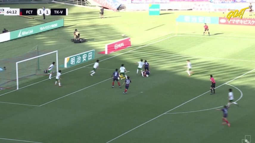 Empate 1 a 1 entre FC Tokyo e Tokyo Verdy, com defesa de Nagasawa