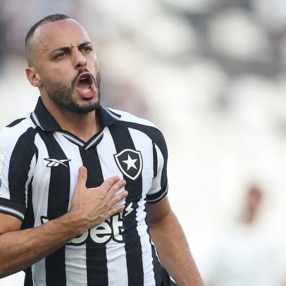 Botafogo faz hat-trick de Cabral e afunda Corinthians no Z-4