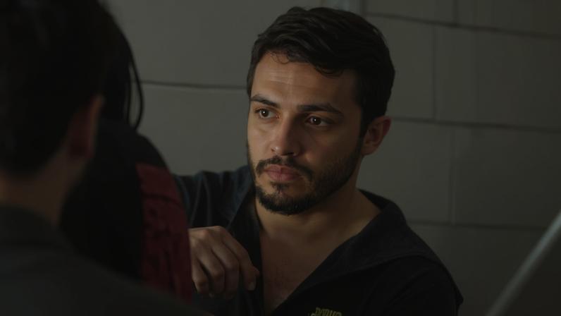 Marcos Phelipe de Barros (esquerda) foi preso em operação da polícia; Mayke César Silva (direita) está foragido.