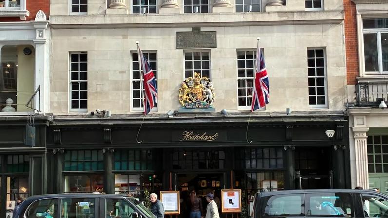 Livraria de Londres que vende livros para a família real há mais de 200 anos