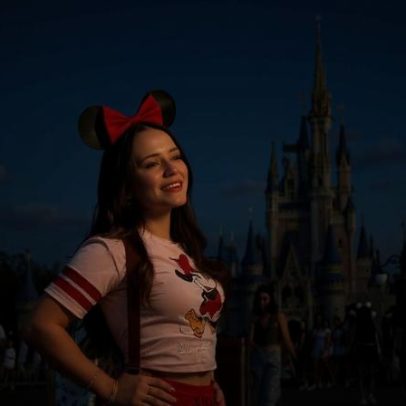 Larissa Manoela relata ter sido escoltada da Disney