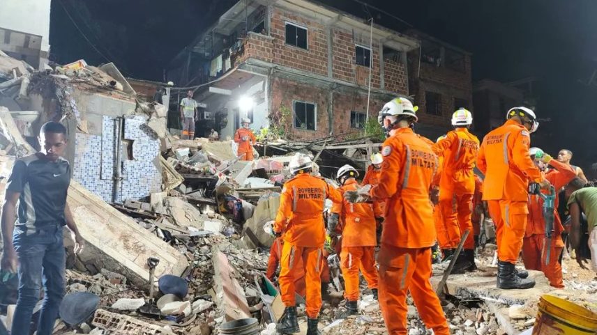 Prédio colapsa no bairro Luís Anselmo, em Salvador.
