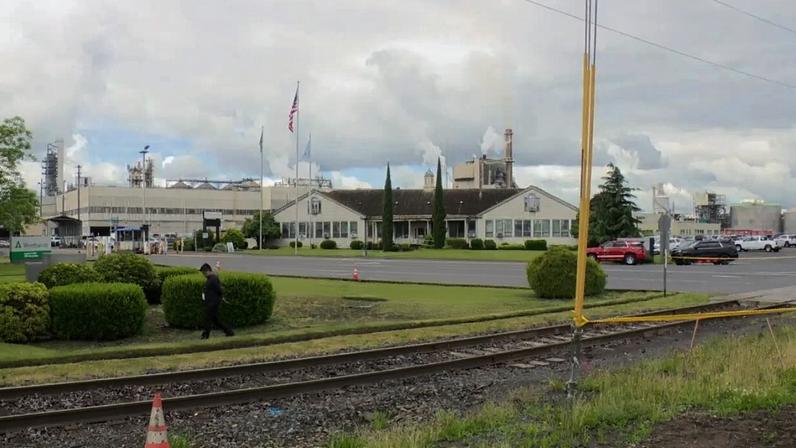 Fábrica da Nippon Dynawave Packaging, no estado de Washington, onde um tanque com substâncias químicas corrosivas implodiu e provocou mortes e múltiplos feridos