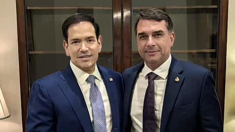 O secretário de Estado dos EUA, Marco Rubio (esq.), e o senador Flávio Bolsonaro. 27/05/2026 - (X/Reprodução)