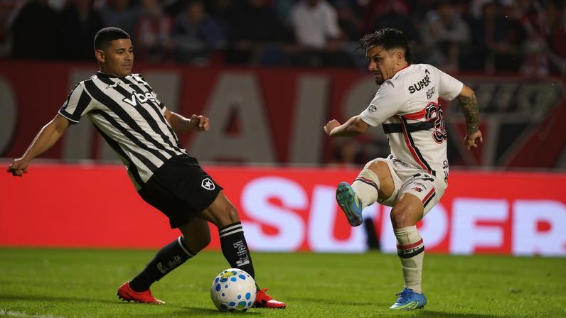 São Paulo empata com o Botafogo aos 44 do 2º tempo pelo Brasileirão