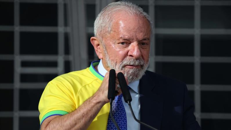 Lula aparece à frente de Flávio pela primeira vez nas pesquisas Futura/Apex