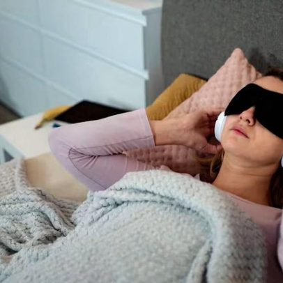 Dormir com fones de ouvido: riscos e orientações de segurança