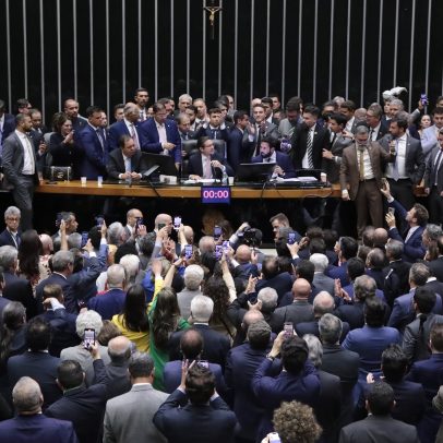 Suspensão de deputados e PEC da escala 6x1 marcam semana na Câmara