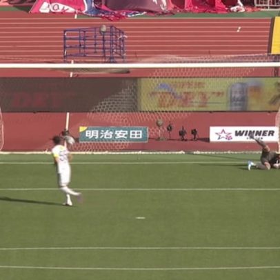 Pênalti marcado em Naomichi Ueda durante Yokohama F. Marinos vs Kashima Antlers