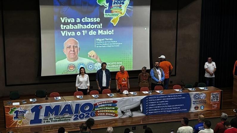 Em 2026, os atos do feriado do Dia do Trabalho foram descentralizados pelo Brasil; imagem, da esq. para a dir., Simone Tebet, Fernando Haddad, o presidente do Sindicato dos Metalúrgicos de SP, Miguel Torres, Marina Silva e Jeferson, do Sindicato da Saúde