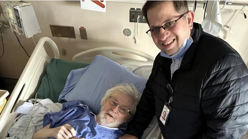 Padre Larry Holland está internado no Hospital Geral de Vancouver, no Canadá, tratando uma fratura. (Foto: Reprodução/Agência Católica/Terry O’Neill)