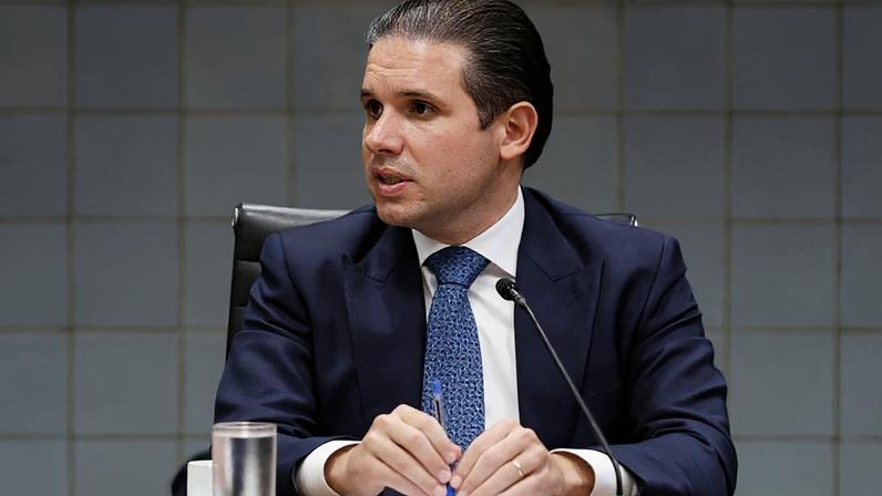 Na imagem, o presidente da Câmara Hugo Motta que falou no Salão Verde da Casa