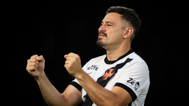 Hugo Moura celebra vitória do Vasco contra o Flamengo (Foto: Matheus Lima / Vasco)