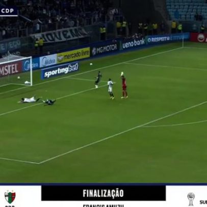 Sem goleiro, Amuzu perde gol inacreditável na Sudamericana