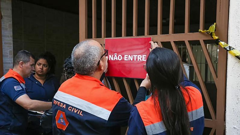 Explosão no bairro da zona oeste de São Paulo deixou uma pessoa morta e três feridas; 46 casas foram atingidas e cerca de 160 moradores ficaram desalojados. Crédito: Taba Benedicto/Estadão
