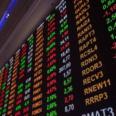 Ibovespa cai 1,8% após reação a alegação envolvendo Flávio Bolsonaro