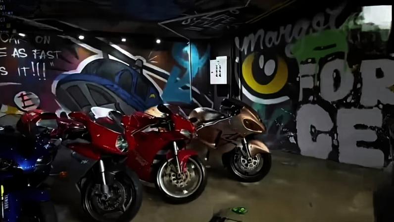 Garagem de motos esportivas de Neymar Jr é revelada