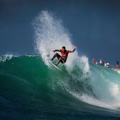 Filipe Toledo elimina Gabriel Medina em Gold Coast com bateria impecável