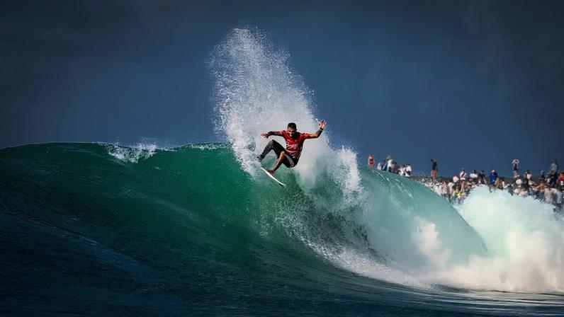 Filipe Toledo elimina Gabriel Medina em Gold Coast