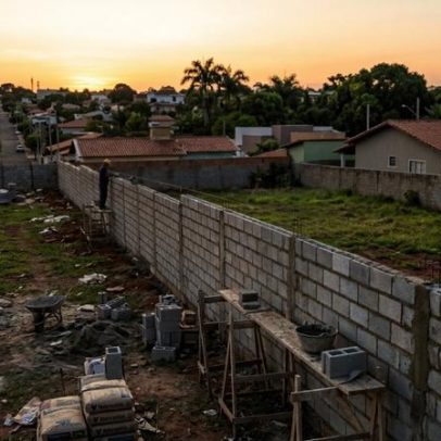 Pedreiro cobra para muro simples de 20 metros em 2026