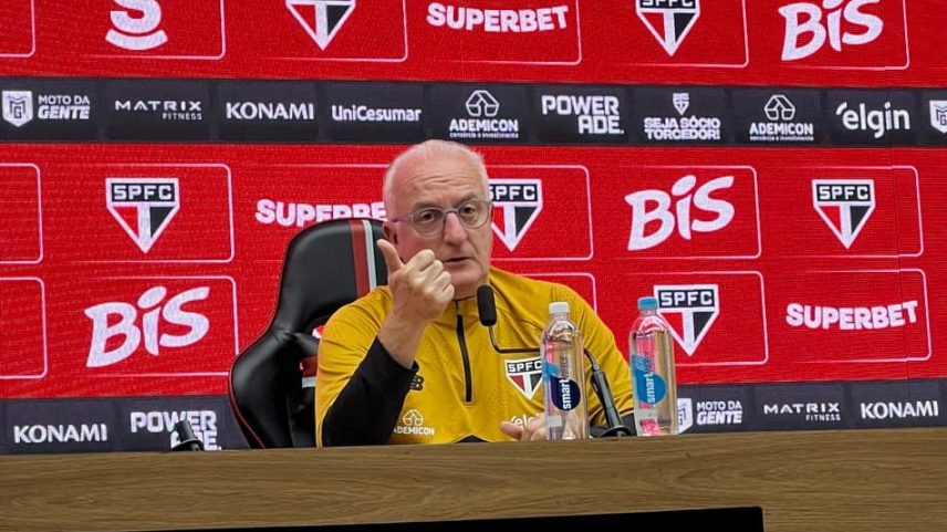 Dorival Júnior durante entrevista coletiva (Foto: Rafaela Cardoso / Lance!)
