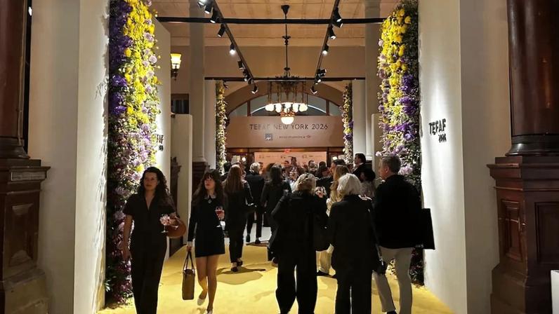 TEFAF New York abre com corredores lotados, colecionadores e estandes fortes