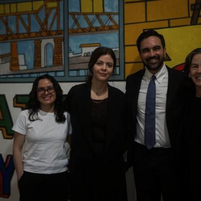 Zohran Mamdani visita MoMA PS1 durante Greater New York