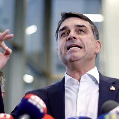 Flávio afirma ao PL que revelações cessaram e justifica silêncio sobre Vorcaro