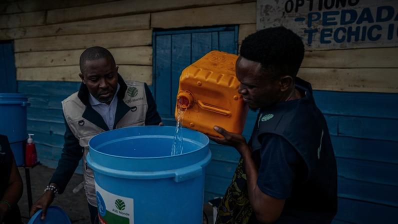 Surto de Ebola destaca riscos antigos de spillover no oeste de Uganda